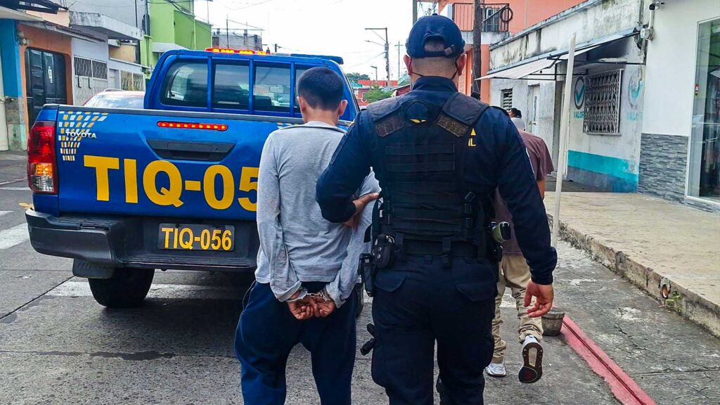 Presunto-sicario-de-la-18-capturado-y-menor-remitido-tras-mortal-ataque-a-camión-repartidor