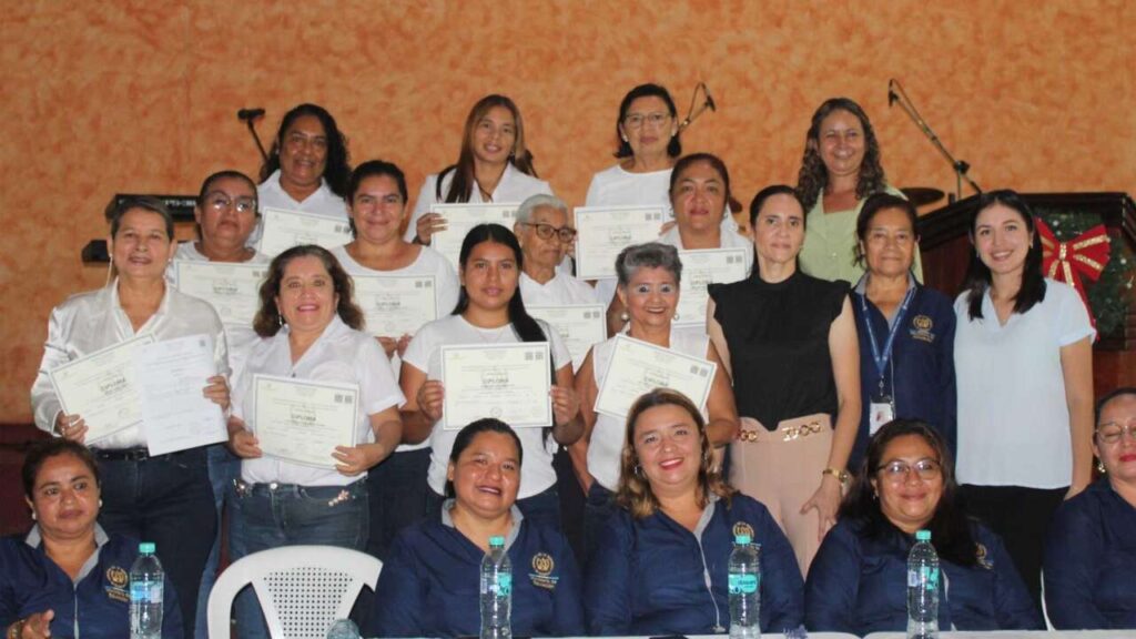 Municipalidad-de-Escuintla-clausura-promoción-2025-del-CEMUCAF
