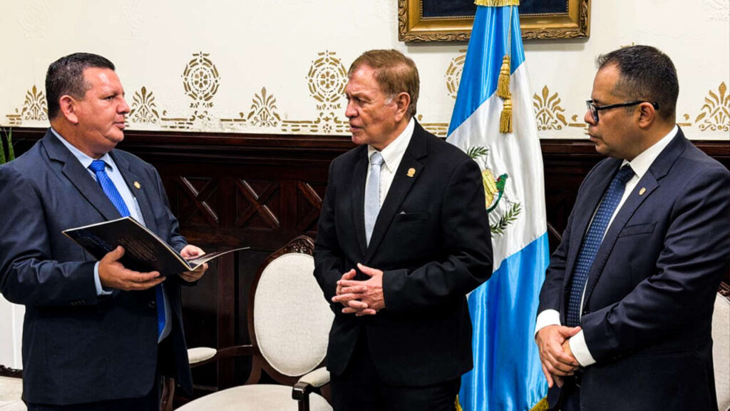 Contraloría-General-de-Cuentas-entrega-informe-al-Congreso-con-hallazgos-millonarios
